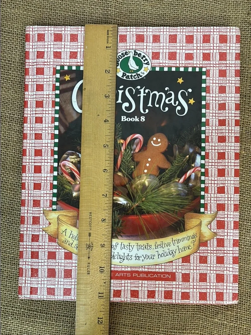 Gooseberry Patch Christmas Book, Recipes, Crafts & Decorating, Book 8, 2006 EUC
